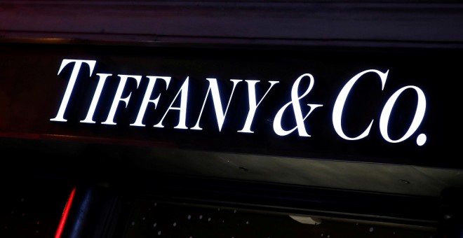 El logotipo de Tiffany, en una tienda en París. REUTERS/Gonzalo Fuentes