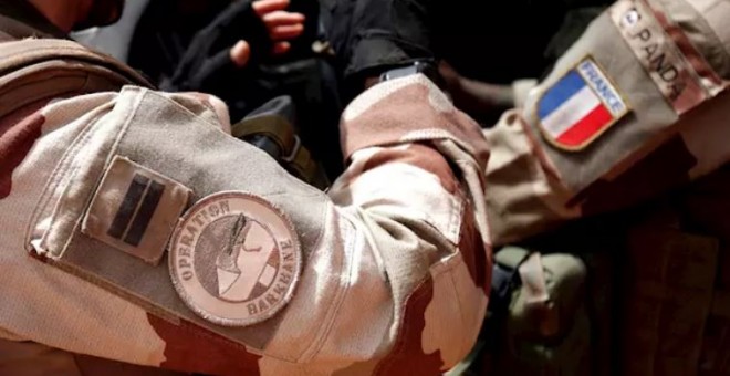 Soldados de Francia con el logo de la 'Operación Barkhane'. / REUTERS - BENOIT TESSIER