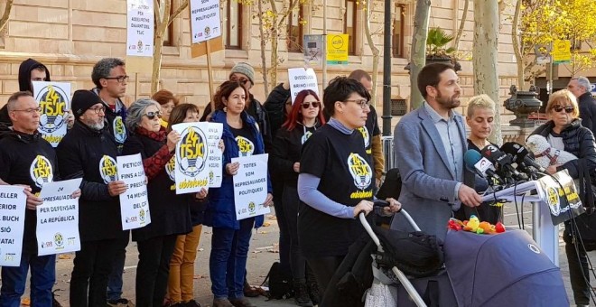 Roda de premsa del grup en suport als 13 membres del CDR, acusats dels delictes de desordres públics, desobediència i resisència a l'autoritat per convocar una asseguda a les portes del TSJC. Eduardo Caliz