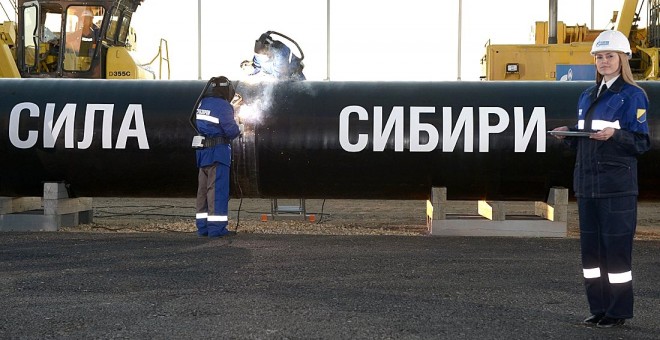 Dos trabajadoras en el gasoducto ruso 'La fuerza de Siberia'. / Wikipedia