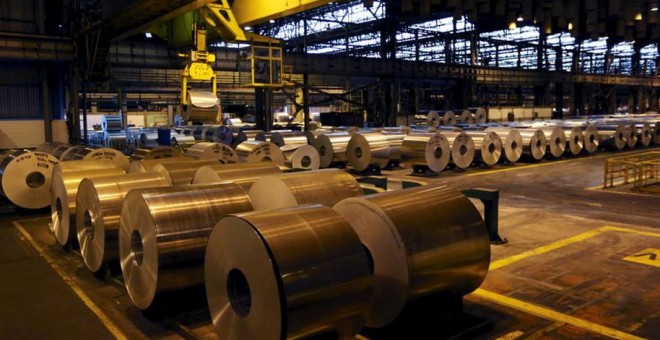Bobinas de aluminio en una fábrica en Pindamonhangaba, Brasil. REUTERS / Paulo Whitaker
