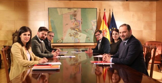 Una imatge de la segona reunió entre ERC i el PSOE per abordar la investidura de Pedro Sánchez.