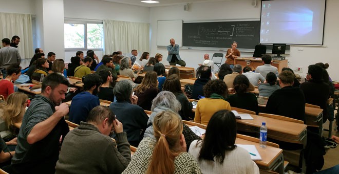 Asistentes a la charla 'El Ibex patrocina el cambio climático' en la Cumbre Social. / GUILLERMO MARTÍNEZ