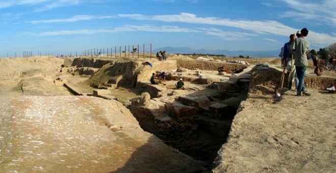 Fotografía cedida por el fotógrafo de Golestán Mehdi Tiraní de las excavaciones en la Gran Muralla de Gorgán. / EFE