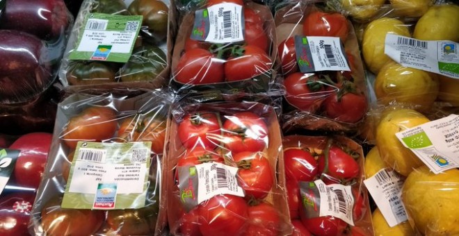 Los supermercados españoles todavía tienen que mejorar en su reducción del plástico. / Greenpeace