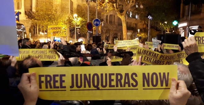 Concentració davant la seu de la Comissió Europea a Barcelona per reclamar l'alliberament de Junqueras després de la sentència del TJUE. @adic_tsf