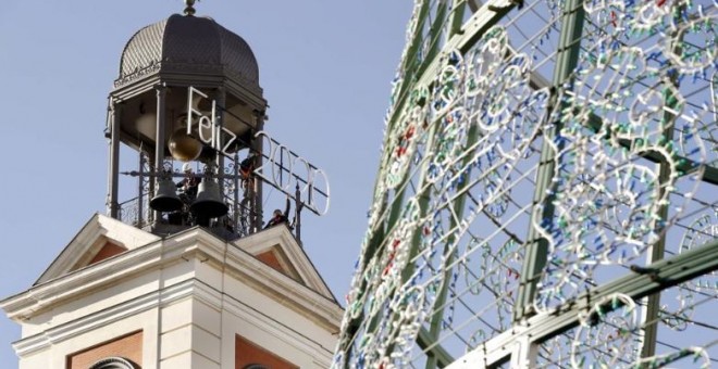 Todo preparado para recibir 2020 en la Puerta del Sol de Madrid. EEFE