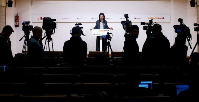 La portavoz de ERC Marta Vilalta atiende a los medios de comunicación tras la reunión de la ejecutiva ampliada de la formación política, en Barcelona. EFE/ Quique Garcia