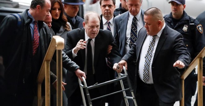 El productor Harvey Weinstein, a su entrada a la sede en la que se le juzga. | EFE
