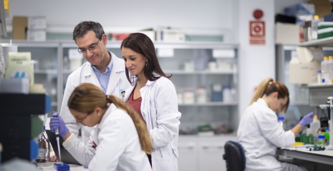 Los doctores Paloma Gómez Campelo y Juan Ignacio González, del Hospital La Paz, de Madrid. FUNDACION MUTUA MADRILEÑA