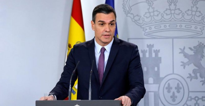 Pedro Sánchez comparece ante los medios en el palacio de la Moncloa. (JON NAZCA | EFE)