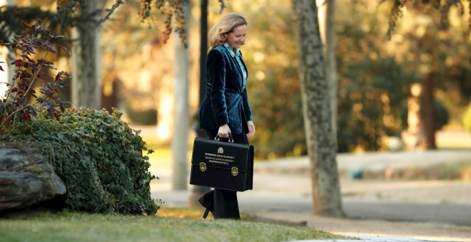 La vicepresidenta de Asuntos Económicos, Nadia Calviño a su llegada a la Moncloa antes del primer Consejo de Ministros del Gobierno de coalición. EFE