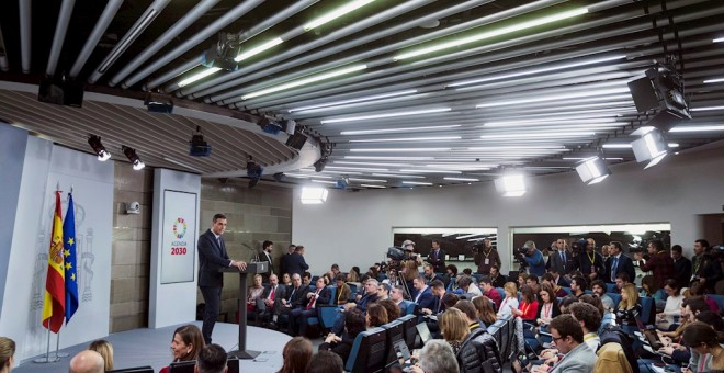 El presidente del Gobierno, Pedro Sánchez, durante la rueda de prensa ofrecida al término de la primera reunión del nuevo Consejo de Ministros. EFE