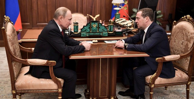 El presidente ruso, Vladimir Putin, con Dmitri Medvédev. - EFE
