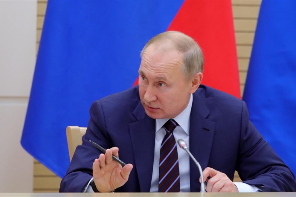 El presidente ruso, Vladimir Putin, durante una reunión para preparar la reforma de la Constitución. /EFE