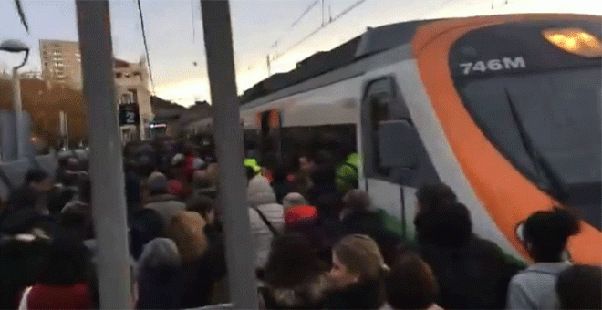 20/01/2020.- Un maquinista de un tren hace bajar a todos los viajeros porque había cumplido su jornada.