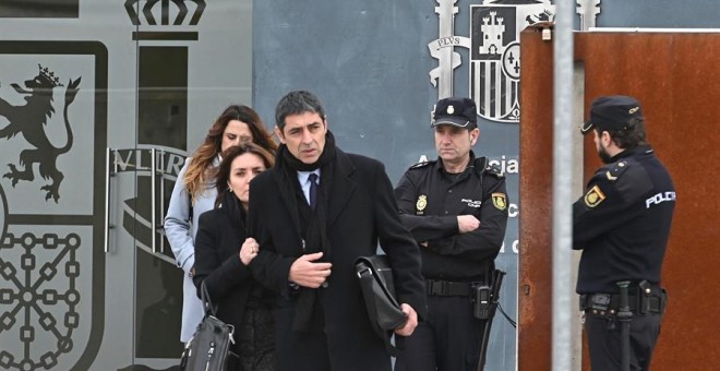 El major dels Mossos d'Esquadra, Josep Lluís Trapero, a la sortida de la primera sessió del judici per l'actuació del cos policial durant el referèndum de l'1-O, celebrat aquest dilluns a l'Audiència Nacional, a Madrid. EFE/Fernando Villar
