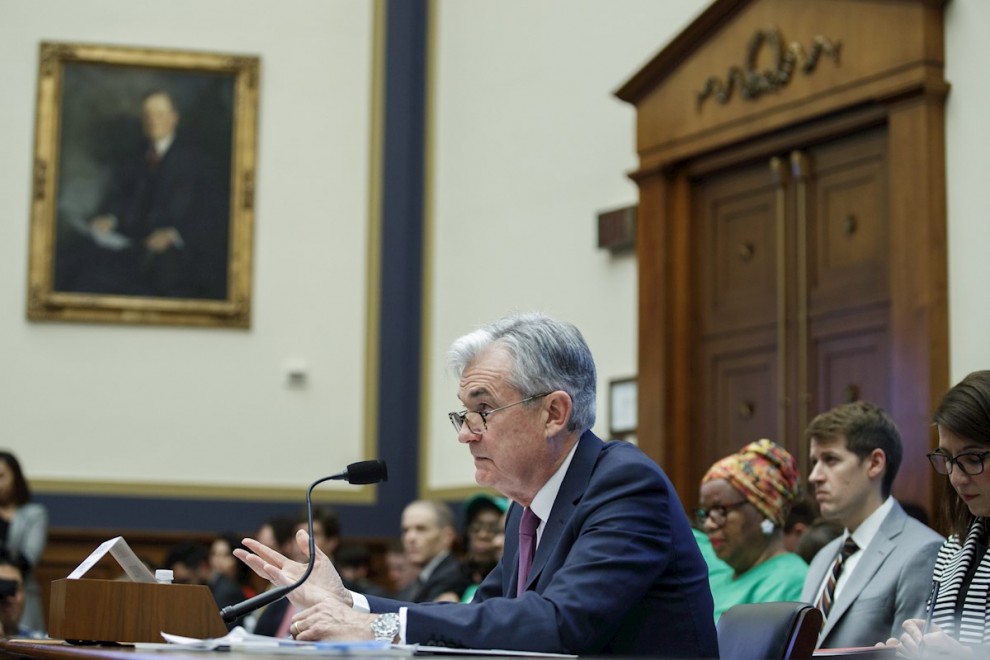 El presidente de la Reserva Federal de EEUU, Jerome Powell, durante su comparecencia semestral ante el Congreso.  EFE/EPA/SHAWN THEW