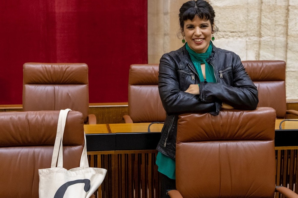 -La presidenta del grupo parlamentario de Adelante Andalucía, Teresa Rodríguez, en su escaño en la sesión de control al Gobierno que ha tenido lugar hoy en el Parlamento de Andalucía en Sevilla. EFE/Julio Muñoz