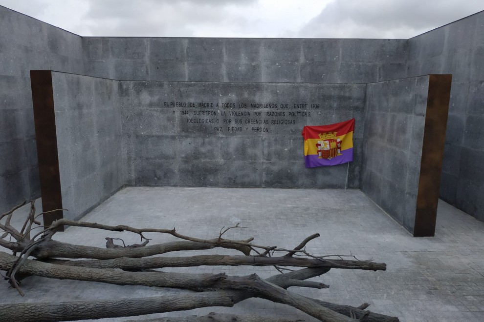 Memorial de La Almudena a las víctimas del franquismo. GUILLERMO MARTÍNEZ.
