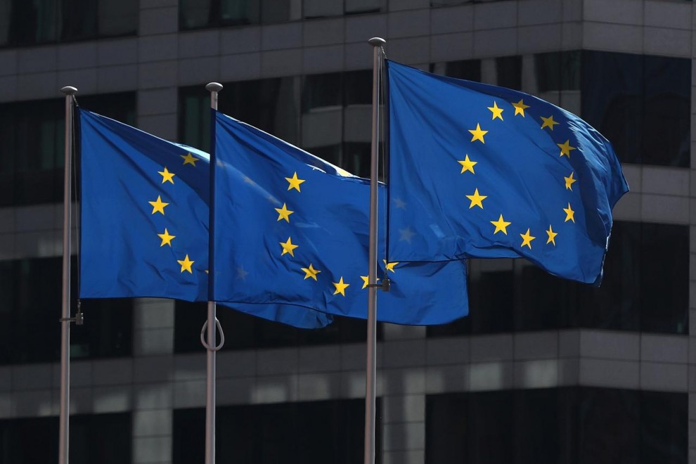 Banderas de la UE en el exterior del edificio de la Comisión Europea, en Bruselas. REUTERS/Yves Herman