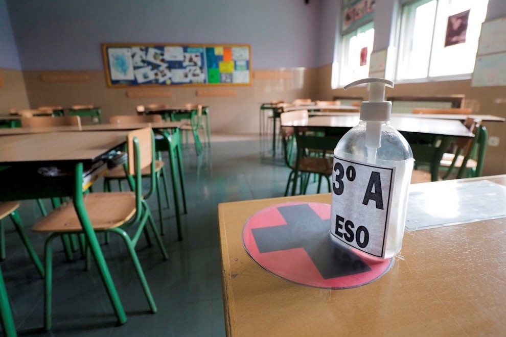 Un aula vacía en un colegio. EFE/ R. García/Archivo