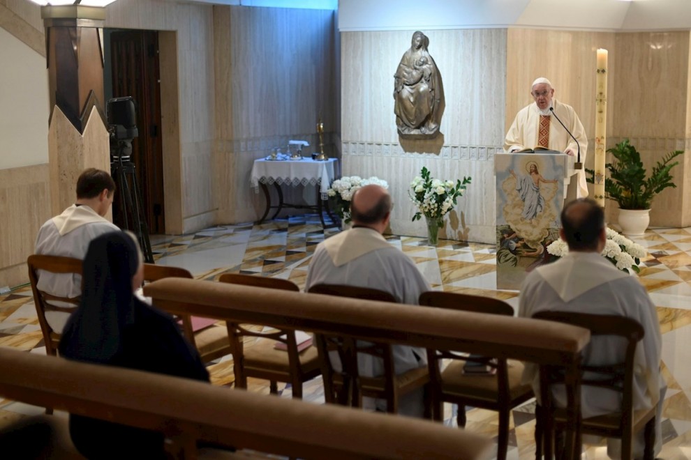 El papa Francisco ofrece una misa en Casa Santa Marta, en la Ciudad del Vaticano. /EFE