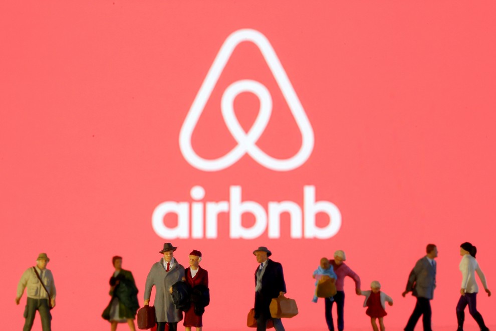El logo de Airbnb | Reuters