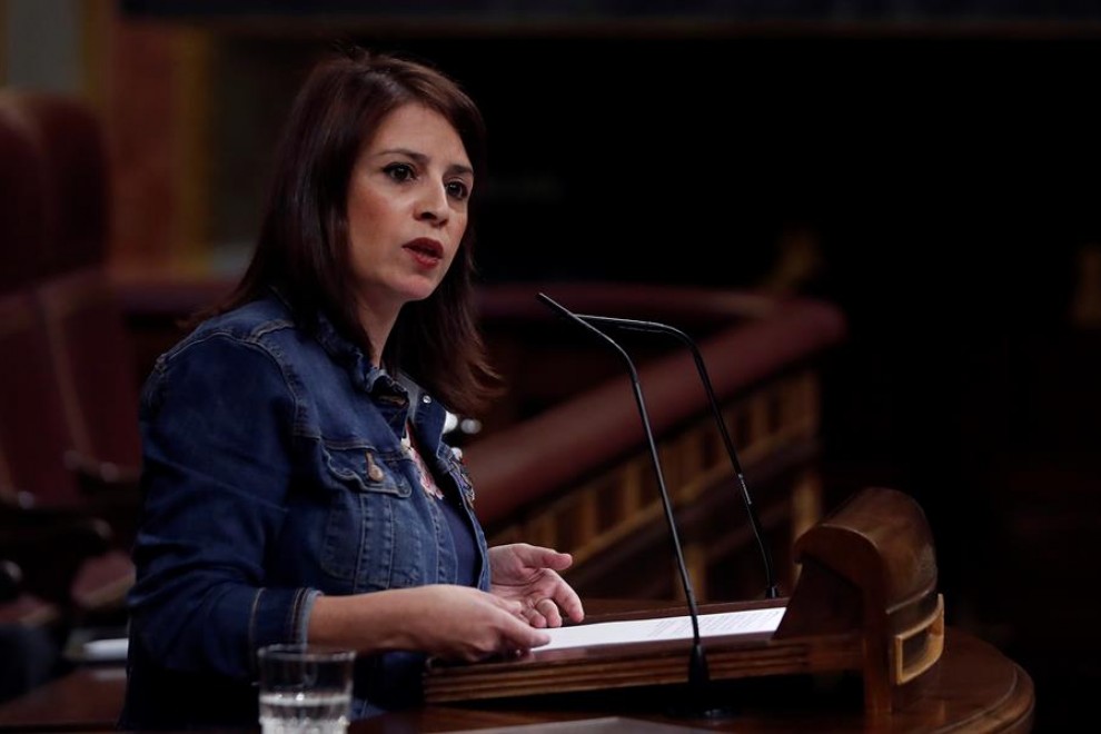 06/05/2020.- La portavoz del PSOE, Adriana Lastra interviene en el pleno del Congreso. / EFE - J.J. Guillén