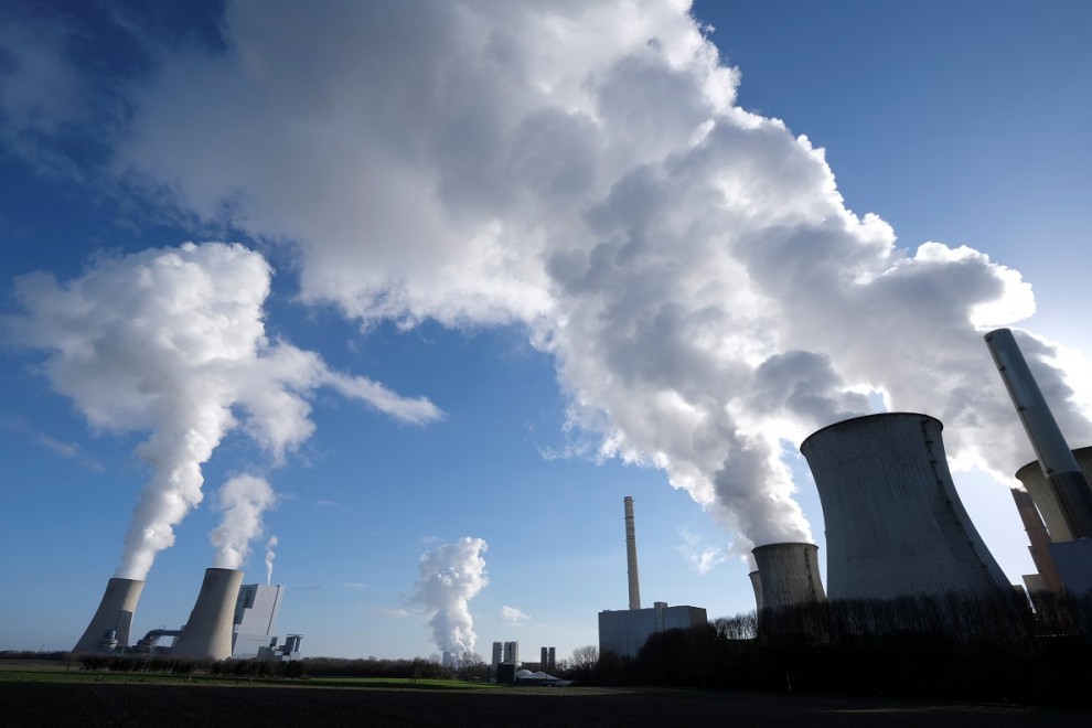 Plantas térmicas 'Neurath New' y 'Neurath Old', de la energética alemana RWE, en Neurath, al noroeste de Colonia. REUTERS / Wolfgang Rattay