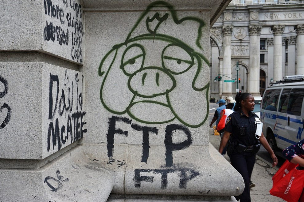 Grafiti callejero con las siglas FTP (Fuck the police). SARAH YÁÑEZ-RICHARDS