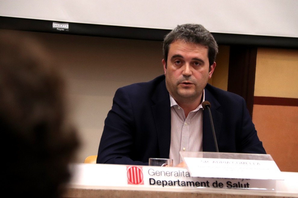 El director del CatSalut, Adrià Comella, en un pla mitjà durant la compareixença per actualitzar la situació del sistema sanitari català arran del coronavirus. Imatge del 13 de març de 2020. ACN/Mar Vila