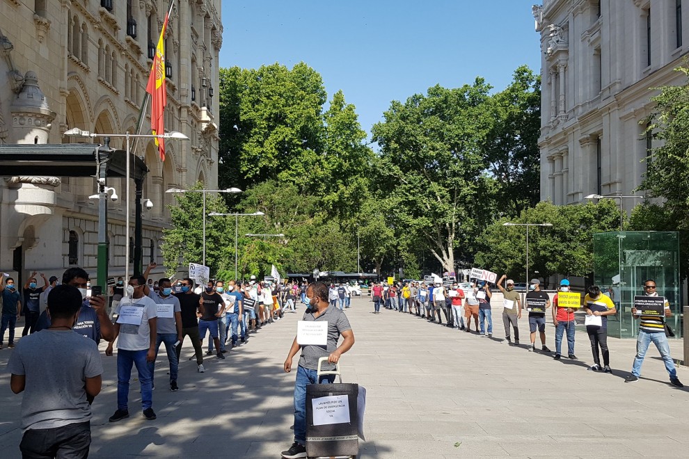 Las 'colas del hambre' llegan al Palacio de Cibeles. TWITTER/@VirginiagFontcu