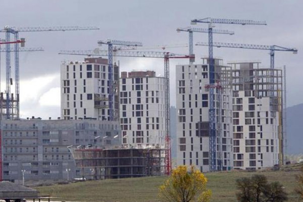 Imagen de unos bloques de pisos en construcción. - EFE