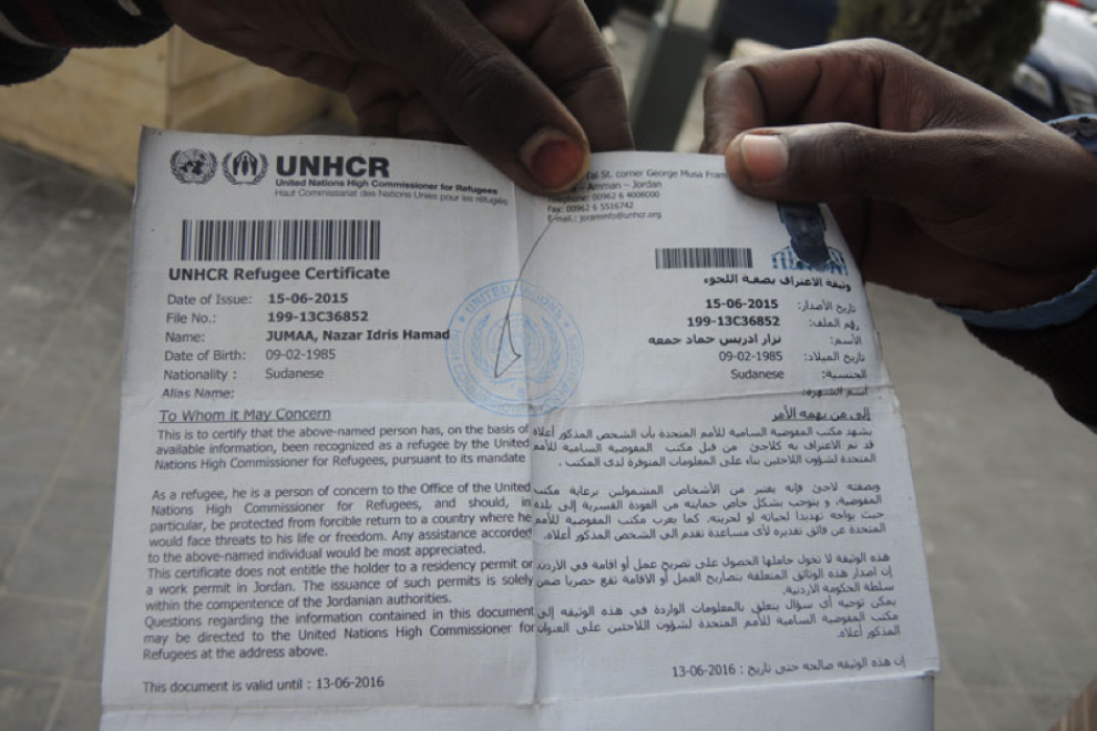 Certificado de ACNUR de refugiado. / NÚRIA VILÀ