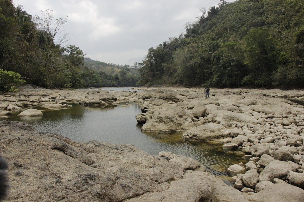 Aspecto del Río Cahabón, en la región de Alta Verapaz en Guatemala, muy seco por los efectos de las hidroeléctricas en las que participa la empresa de Florentino Pérez.