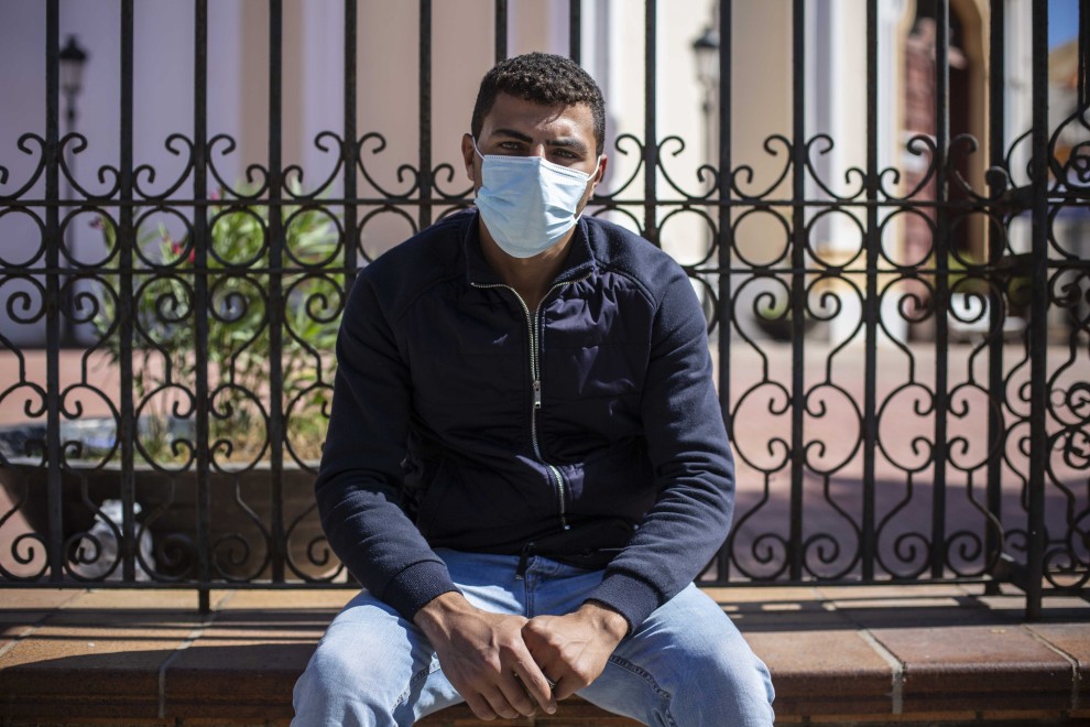 Mohamed Mossallem, egipcio de 26 años, en los alrededores de la plaza de toros de Melilla.- JAIRO VARGAS