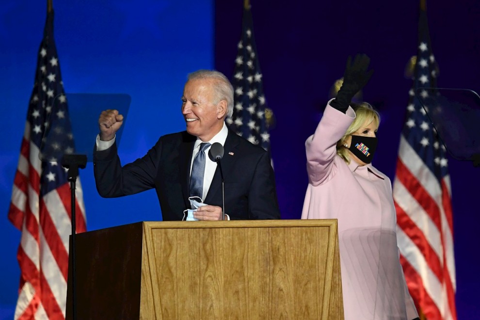 El candidato demócrata Joe Biden durante su alocución en la noche electoral en su cuartel general en Delaware.