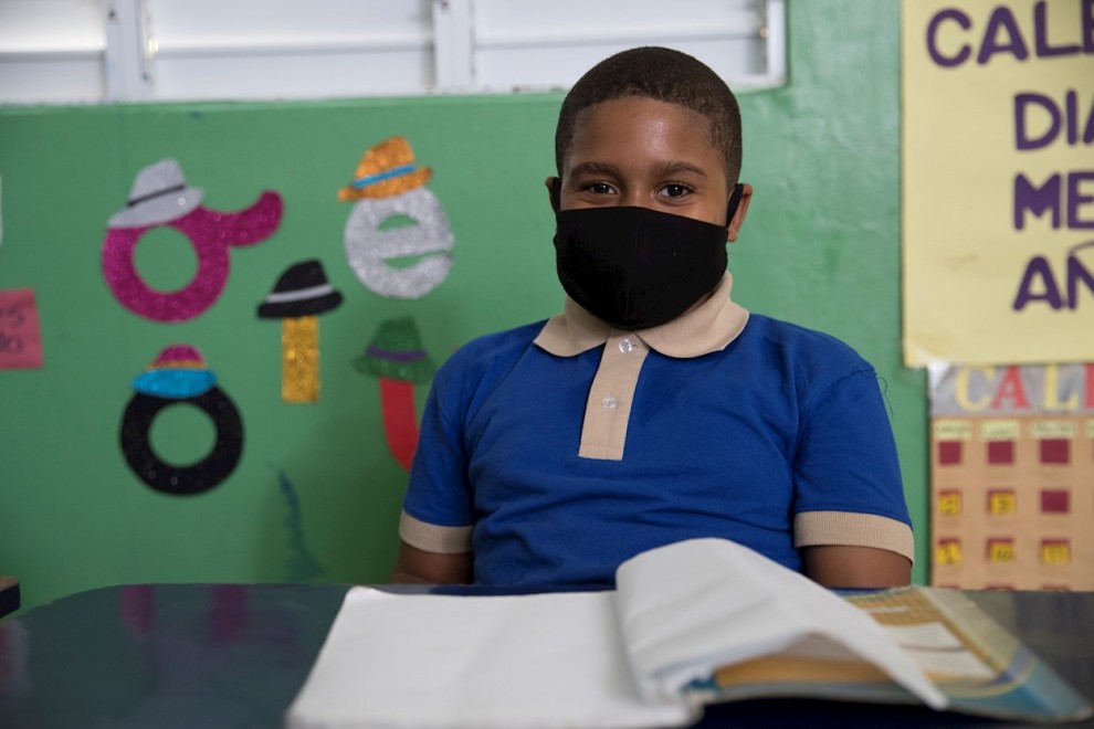 Un estudiante en un colegio de República Dominicana