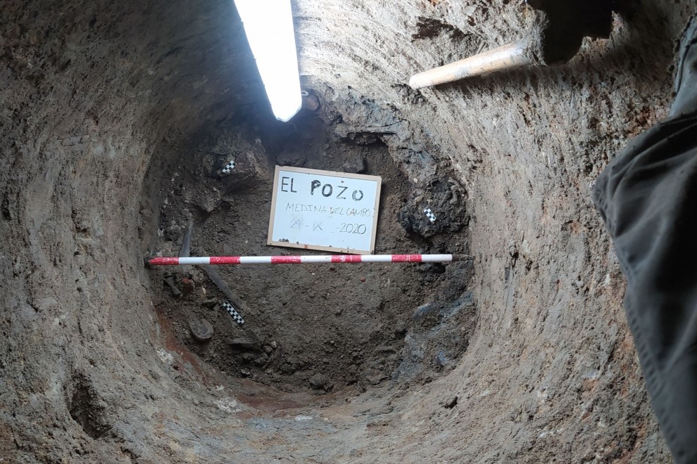 Foto general de ‘El Pozo’, situada a escasos kilómetros de Medina del Campo, donde la ARMH de Valladolid ha encontrado restos humanos a 31 metros bajo tierra.-