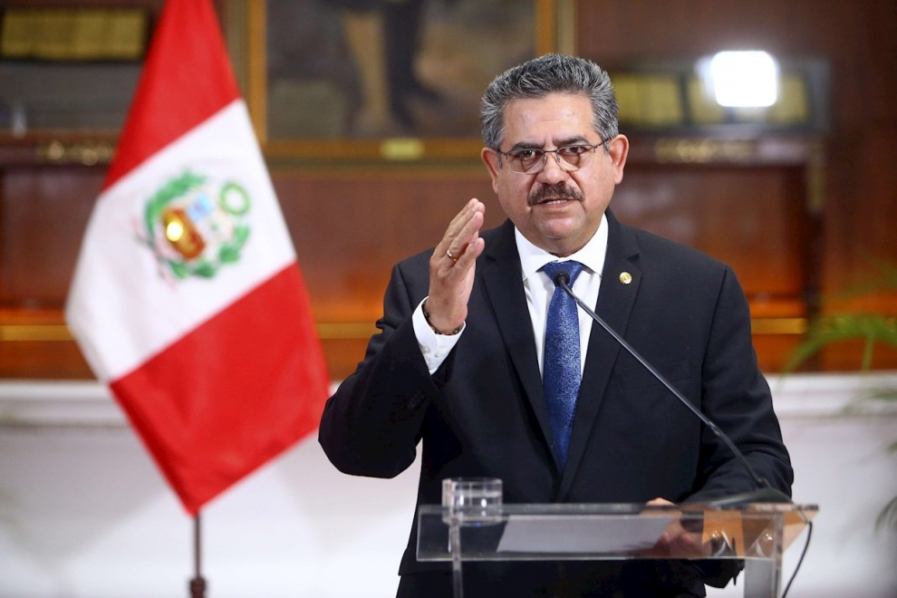 Manuel Merino, durante una rueda de prensa para anunciar su dimisión como presidente interino de Perú.