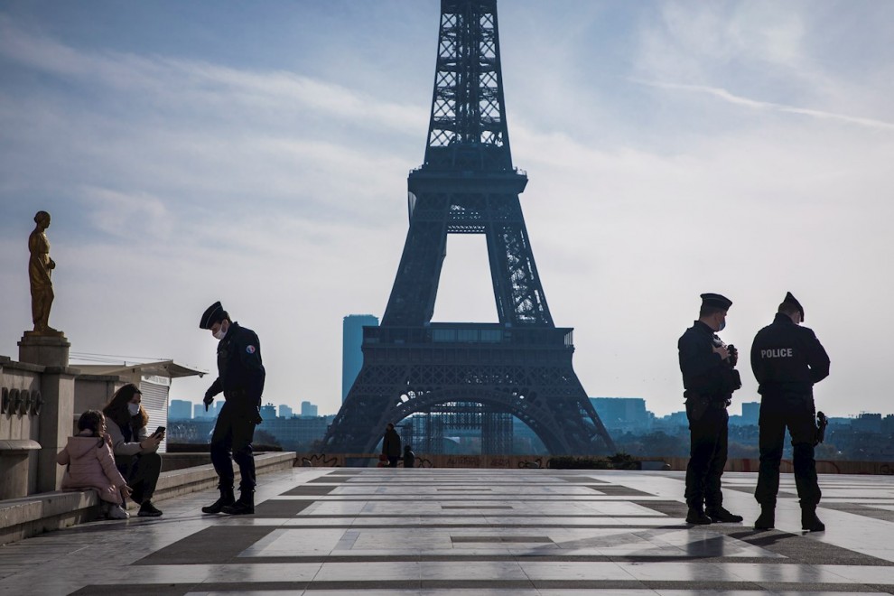 Francia descarta poner fin al confinamiento a corto plazo