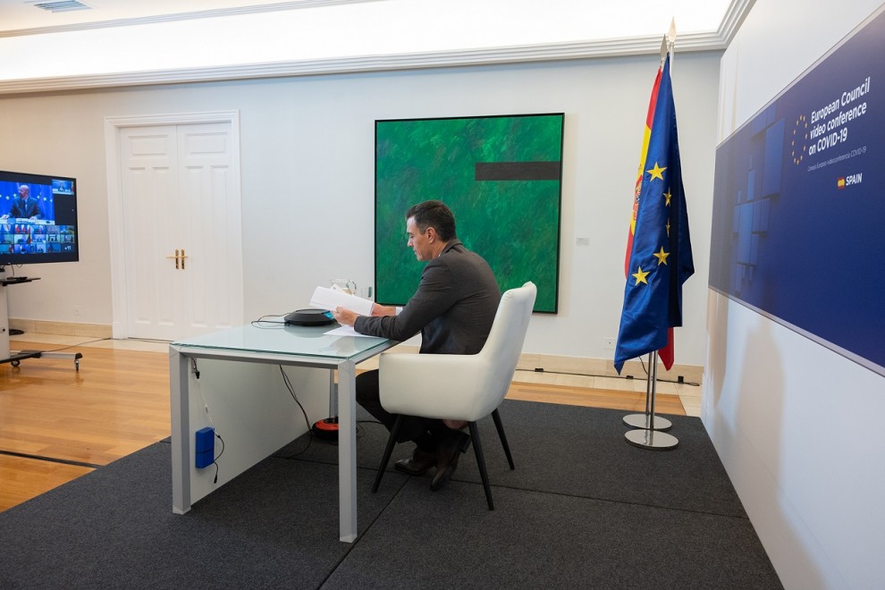 El presidente del Gobierno, Pedro Sánchez, participa en la cumbre de la UE celebrada por videoconferencia.