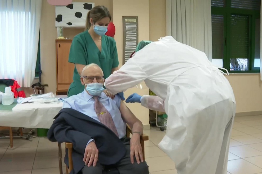 Paco Martínez Gamonal, de 91 años, primer salmantino en recibir la vacuna