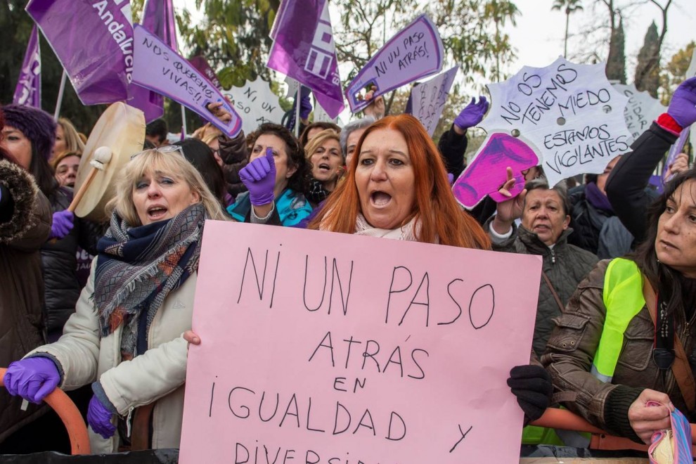 Imagen de archivo de una manifestación frente al Parlamento andaluz. EFE