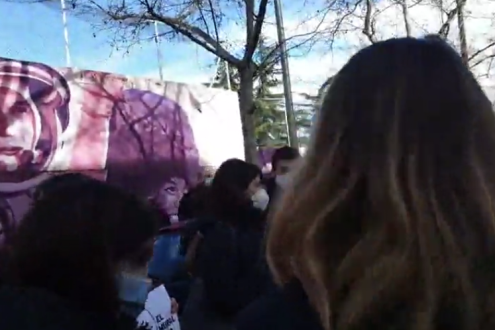 Directo | Concentración contra el borrado de un mural feminista en el Barrio de la Concepción de Madrid