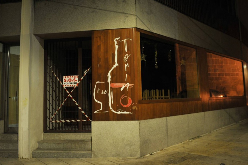 Un bar cerrado en Xinzo de Limia, Ourense, Galicia.