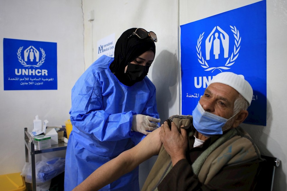Jordania inaugura el primer centro de vacunación del mundo para refugiados.