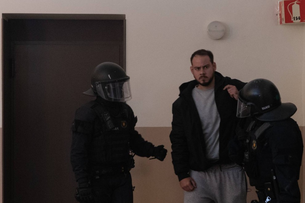 Momento de la detención de Pablo Hasél en el interior del rectorado de la Universitat de Lleida.