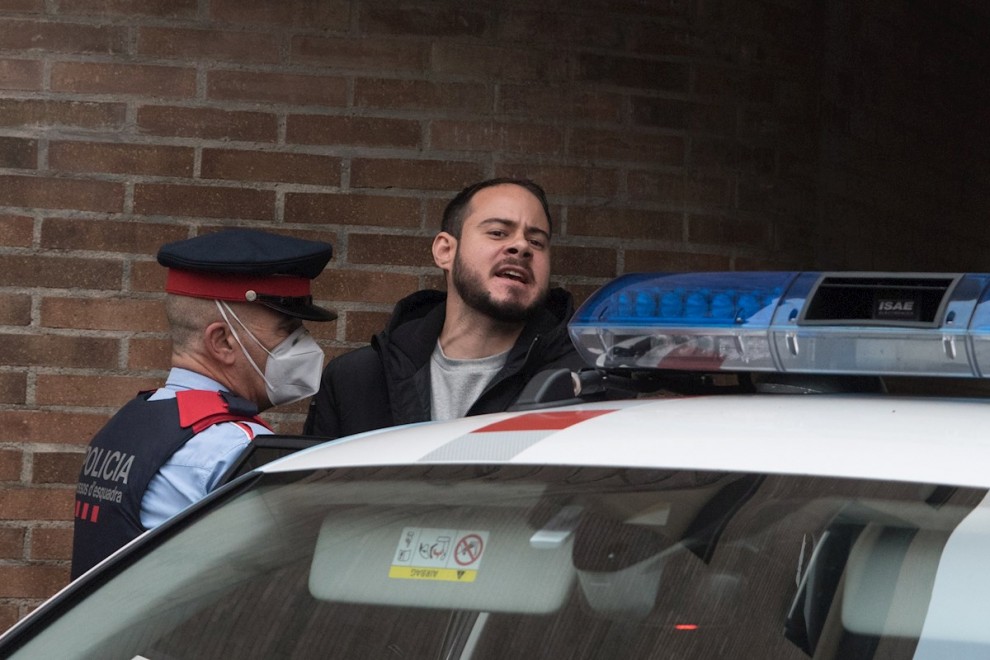 Los Mossos de Esquadra han detenido hacia las 8.25 horas de este martes a Pablo Hasel
